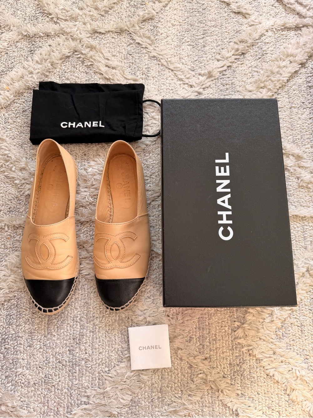 CHANEL Espadrilles in Biege and Black sz 39